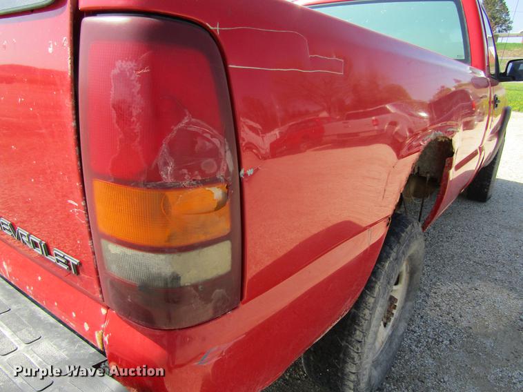 image for item DF3792 2002 Chevrolet Silverado 2500HD pickup truck