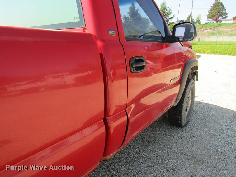 image for item DF3792 2002 Chevrolet Silverado 2500HD pickup truck