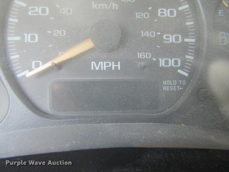 image for item DF3792 2002 Chevrolet Silverado 2500HD pickup truck