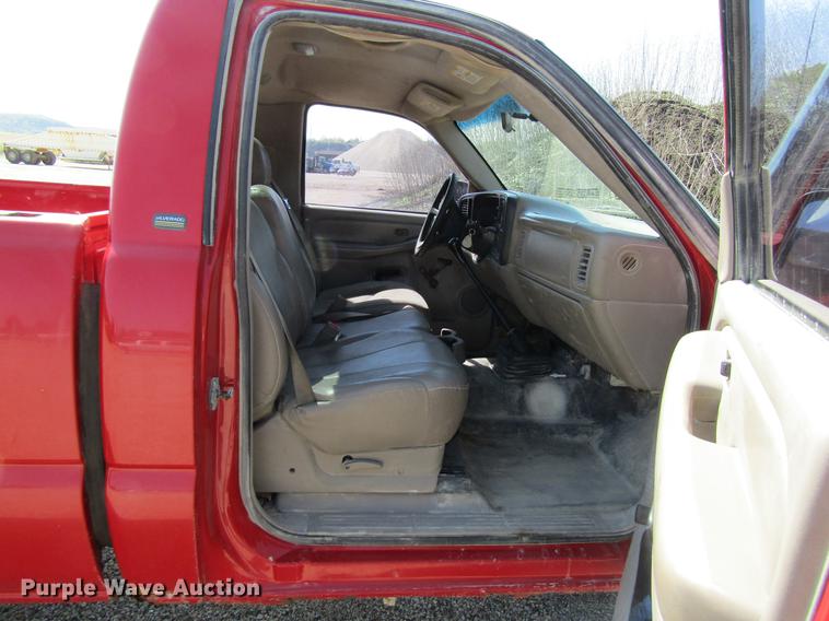 image for item DF3792 2002 Chevrolet Silverado 2500HD pickup truck