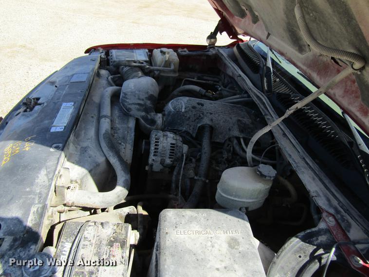 image for item DF3792 2002 Chevrolet Silverado 2500HD pickup truck