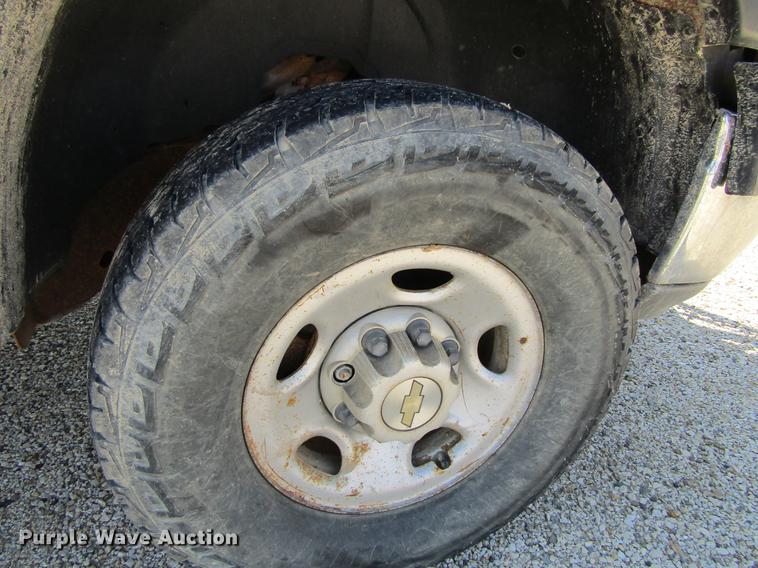 image for item DF3792 2002 Chevrolet Silverado 2500HD pickup truck