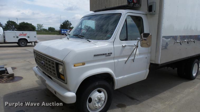 image for item DP9504 1989 Ford Econoline E350 refrigerated box truck