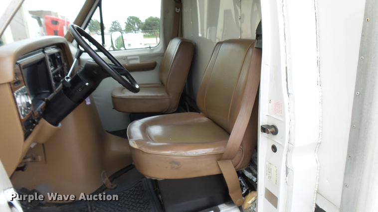 image for item DP9504 1989 Ford Econoline E350 refrigerated box truck