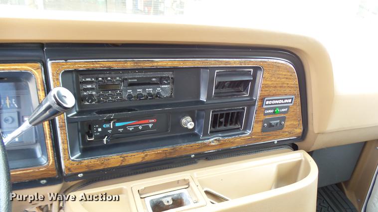 image for item DP9504 1989 Ford Econoline E350 refrigerated box truck