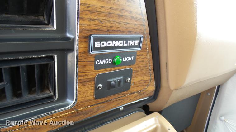 image for item DP9504 1989 Ford Econoline E350 refrigerated box truck