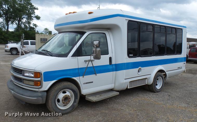 image for item DP9507 2000 Chevrolet Express G3500 Aerolite shuttle bus