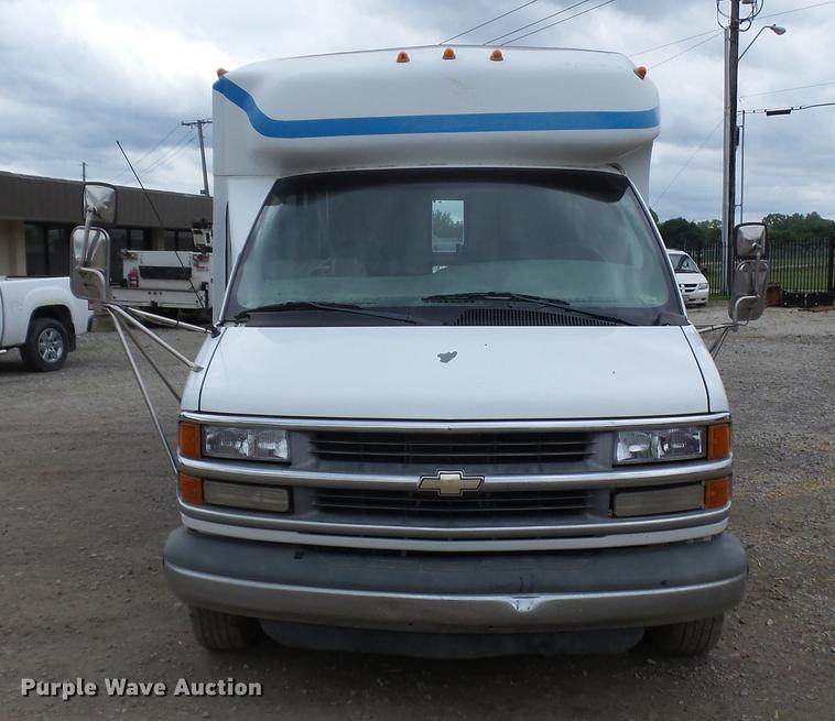 image for item DP9507 2000 Chevrolet Express G3500 Aerolite shuttle bus