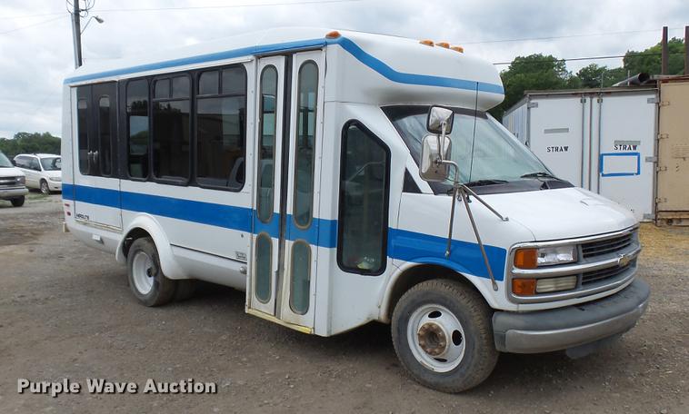 image for item DP9507 2000 Chevrolet Express G3500 Aerolite shuttle bus
