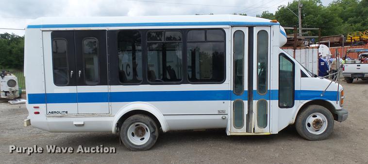 image for item DP9507 2000 Chevrolet Express G3500 Aerolite shuttle bus