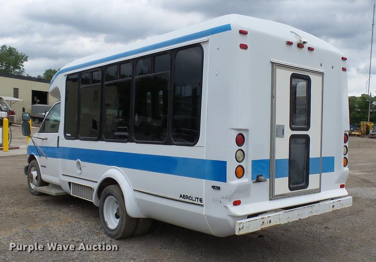 image for item DP9507 2000 Chevrolet Express G3500 Aerolite shuttle bus