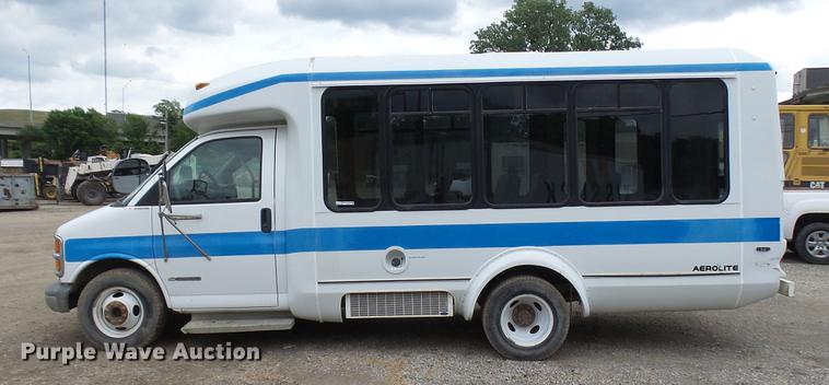 image for item DP9507 2000 Chevrolet Express G3500 Aerolite shuttle bus