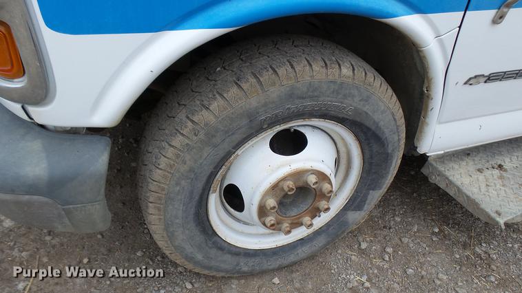 image for item DP9507 2000 Chevrolet Express G3500 Aerolite shuttle bus