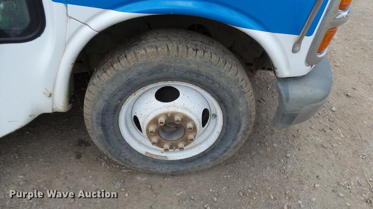 image for item DP9507 2000 Chevrolet Express G3500 Aerolite shuttle bus