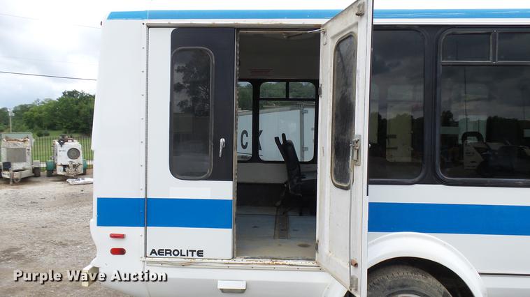 image for item DP9507 2000 Chevrolet Express G3500 Aerolite shuttle bus