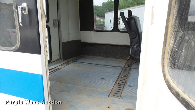 image for item DP9507 2000 Chevrolet Express G3500 Aerolite shuttle bus