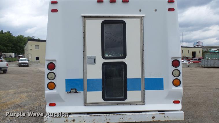 image for item DP9507 2000 Chevrolet Express G3500 Aerolite shuttle bus