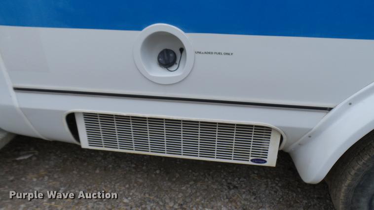 image for item DP9507 2000 Chevrolet Express G3500 Aerolite shuttle bus