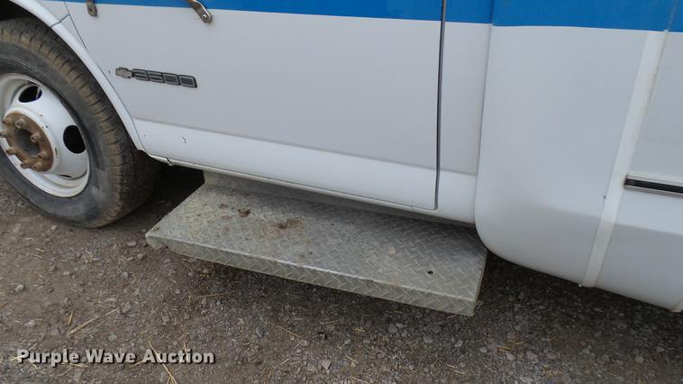 image for item DP9507 2000 Chevrolet Express G3500 Aerolite shuttle bus