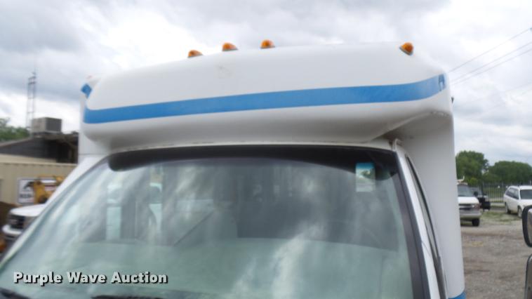image for item DP9507 2000 Chevrolet Express G3500 Aerolite shuttle bus