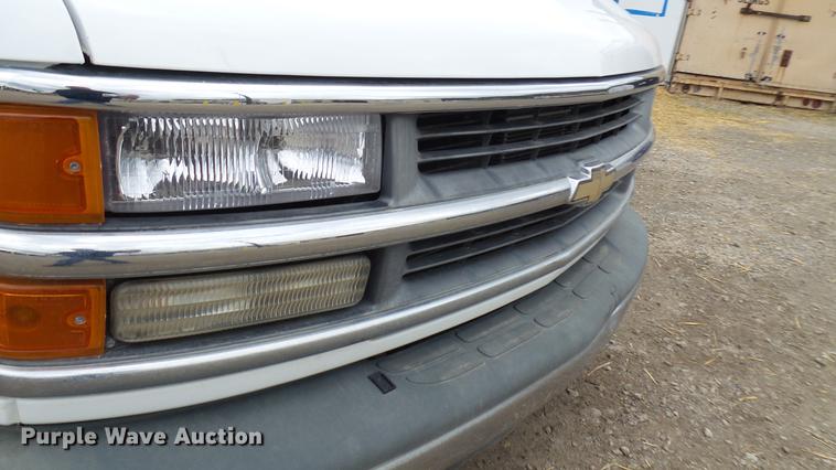 image for item DP9507 2000 Chevrolet Express G3500 Aerolite shuttle bus