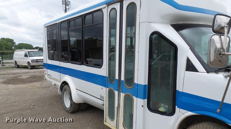 image for item DP9507 2000 Chevrolet Express G3500 Aerolite shuttle bus