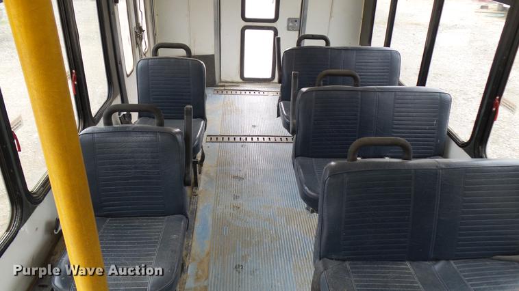 image for item DP9507 2000 Chevrolet Express G3500 Aerolite shuttle bus