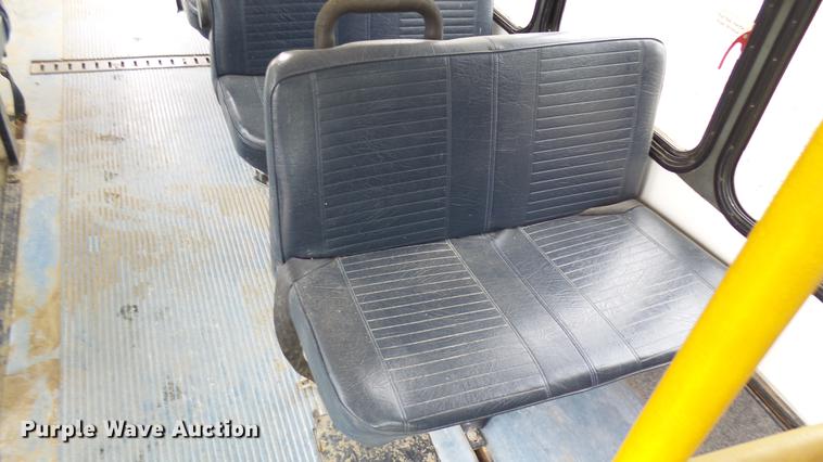 image for item DP9507 2000 Chevrolet Express G3500 Aerolite shuttle bus