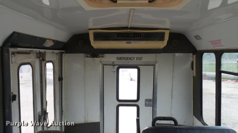 image for item DP9507 2000 Chevrolet Express G3500 Aerolite shuttle bus