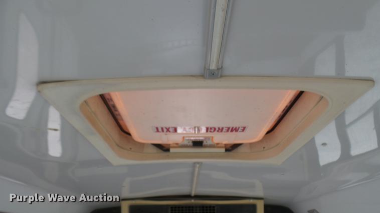 image for item DP9507 2000 Chevrolet Express G3500 Aerolite shuttle bus