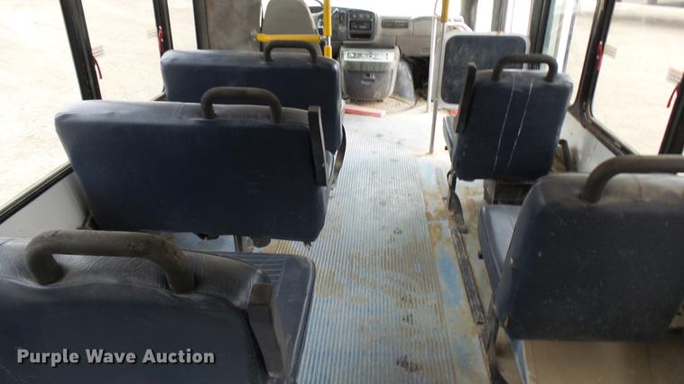 image for item DP9507 2000 Chevrolet Express G3500 Aerolite shuttle bus