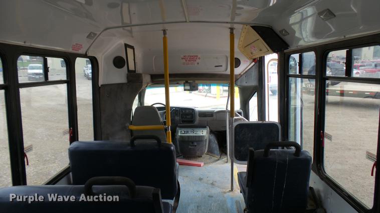 image for item DP9507 2000 Chevrolet Express G3500 Aerolite shuttle bus