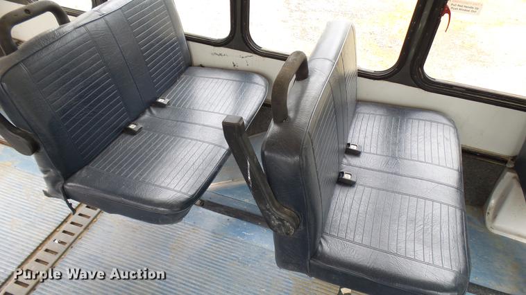 image for item DP9507 2000 Chevrolet Express G3500 Aerolite shuttle bus