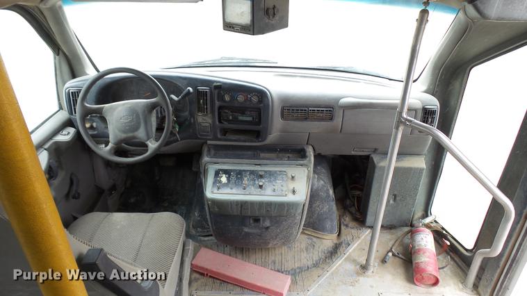 image for item DP9507 2000 Chevrolet Express G3500 Aerolite shuttle bus