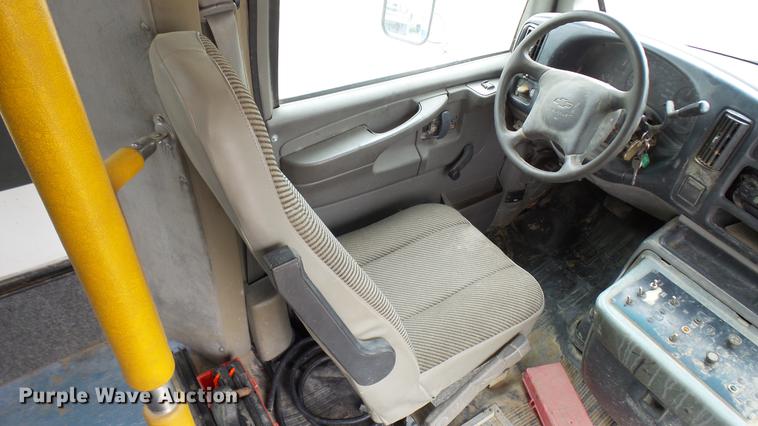 image for item DP9507 2000 Chevrolet Express G3500 Aerolite shuttle bus