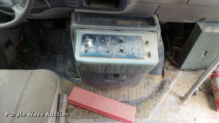 image for item DP9507 2000 Chevrolet Express G3500 Aerolite shuttle bus