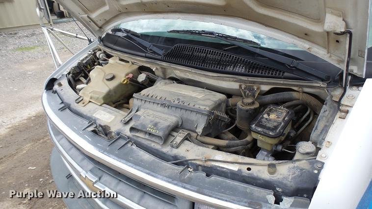 image for item DP9507 2000 Chevrolet Express G3500 Aerolite shuttle bus