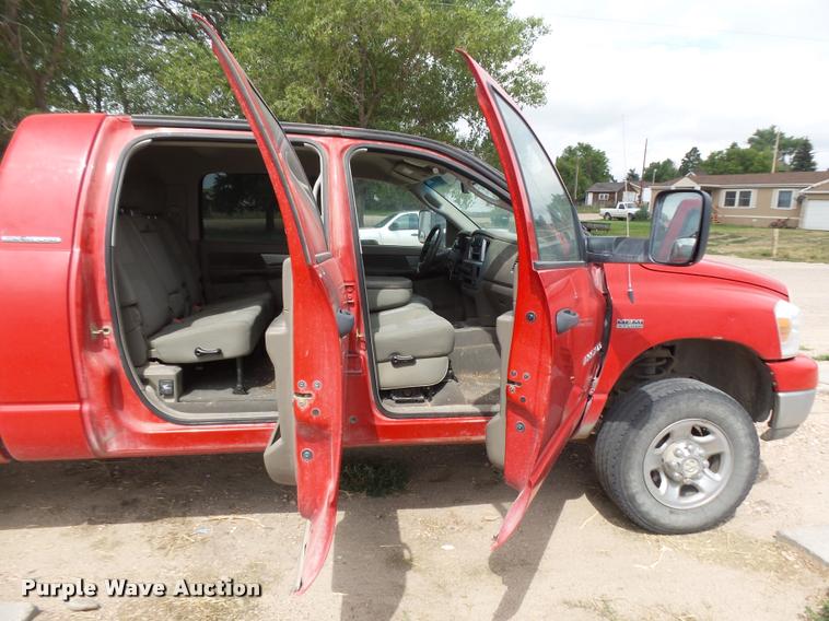 image for item DR9246 2007 Dodge Ram 1500 Mega Cab pickup truck