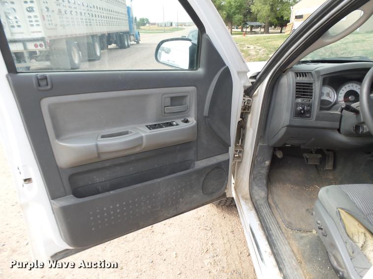 image for item DR9248 2007 Dodge Dakota SLT Quad Cab pickup truck