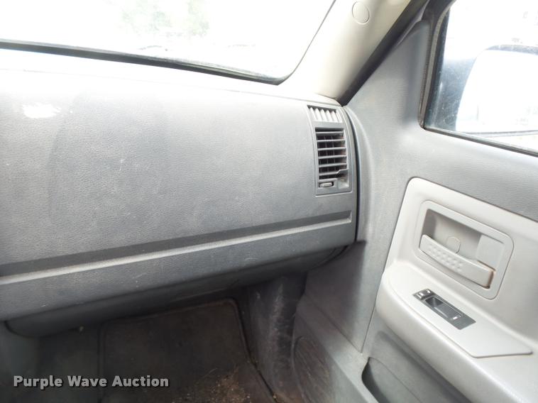 image for item DR9248 2007 Dodge Dakota SLT Quad Cab pickup truck