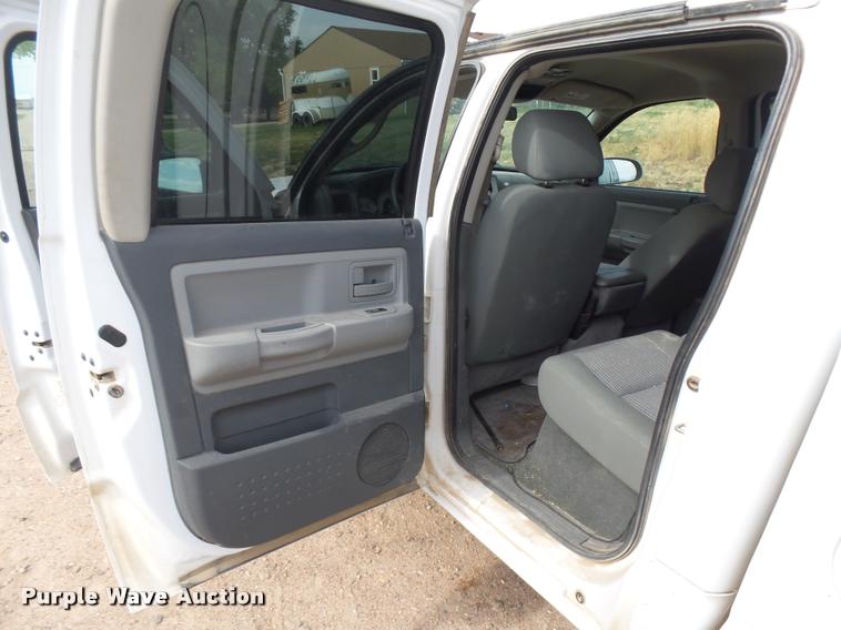 image for item DR9248 2007 Dodge Dakota SLT Quad Cab pickup truck