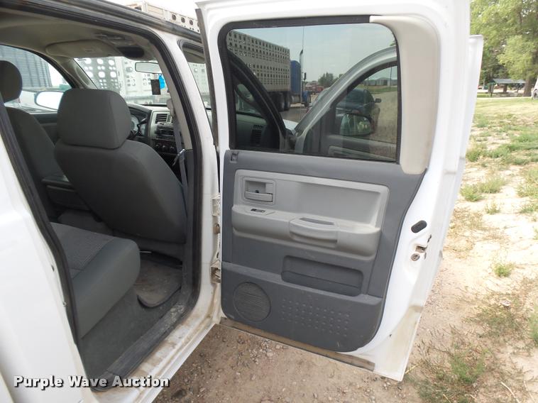 image for item DR9248 2007 Dodge Dakota SLT Quad Cab pickup truck