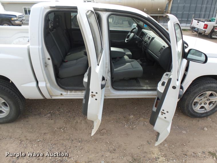 image for item DR9248 2007 Dodge Dakota SLT Quad Cab pickup truck