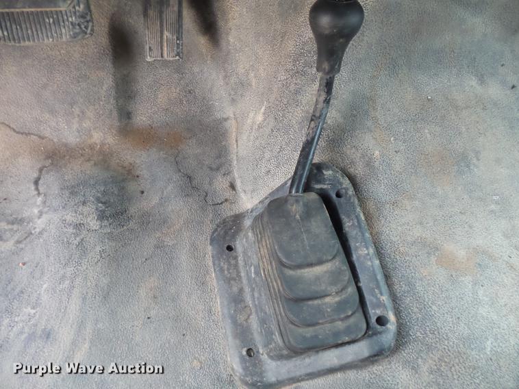 image for item DV9309 1999 Ford F450 Super Duty Crew Cab utility truck