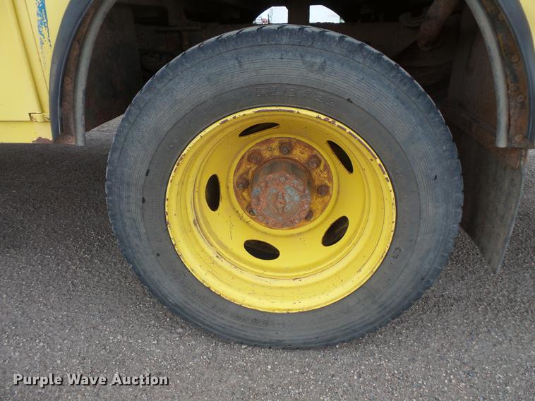 image for item DV9309 1999 Ford F450 Super Duty Crew Cab utility truck