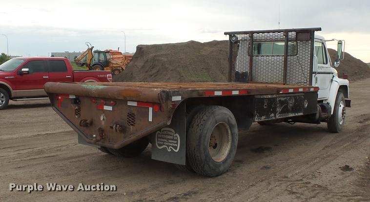 image for item DV9310 1982 International S1954 flatbed truck