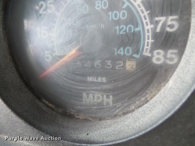 image for item DV9310 1982 International S1954 flatbed truck