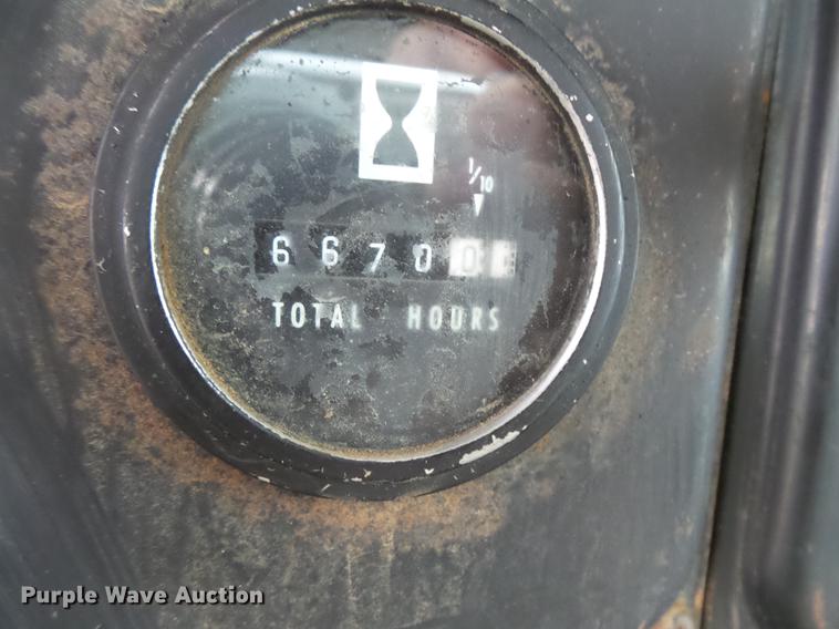 image for item DV9310 1982 International S1954 flatbed truck