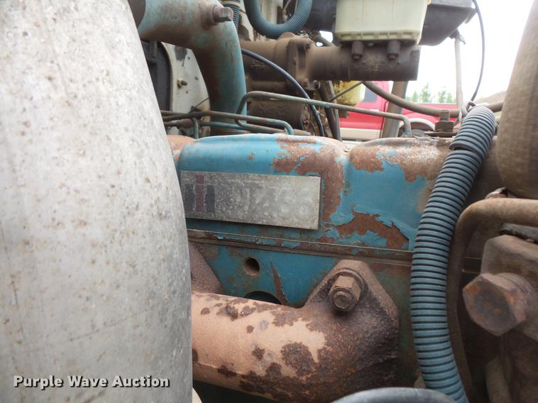 image for item DV9310 1982 International S1954 flatbed truck