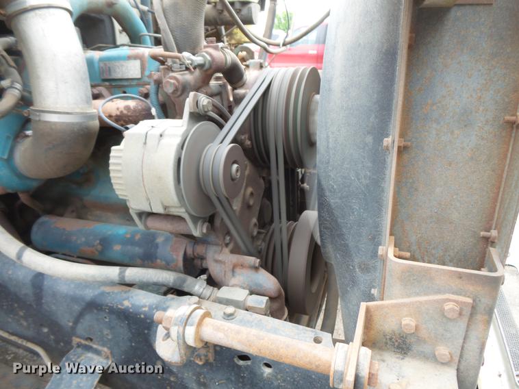 image for item DV9310 1982 International S1954 flatbed truck